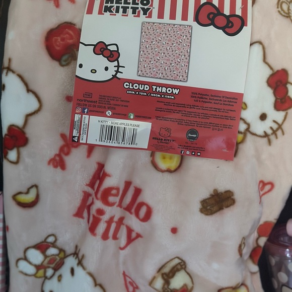 BNWT Hello Kitty blanket and tumbler set. Super adorable 🎀 - Picture 5 of 5